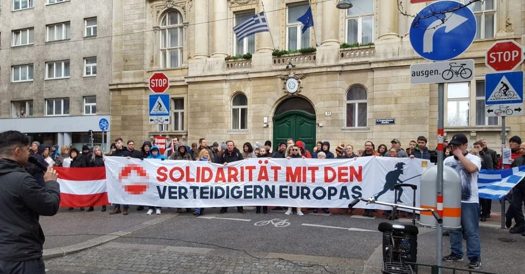 Jungsozialisten bedrängen Patrioten vor Griechenland-Solidemo