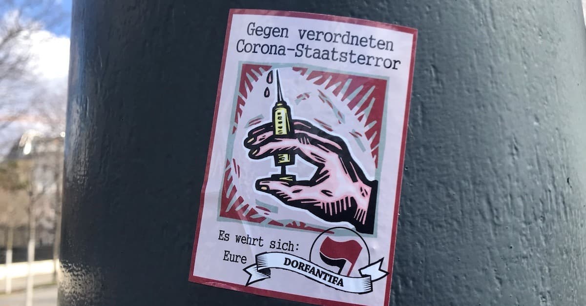 Frisch geklebt: Das Impfchaos