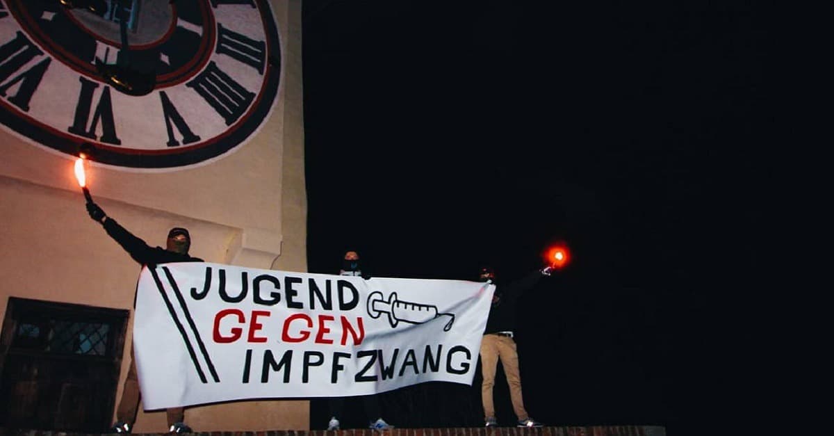 „Jugend gegen Impfzwang“: Rechte Banner-Aktion am Grazer Schloßberg