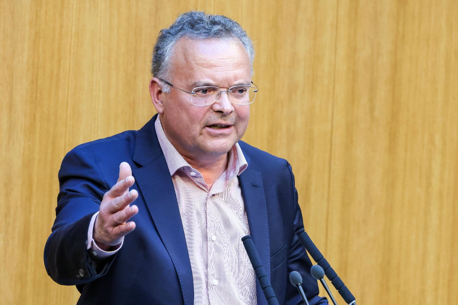 FPÖ-Abgeordneter fordert Ende von Gain-of-Function-Forschung