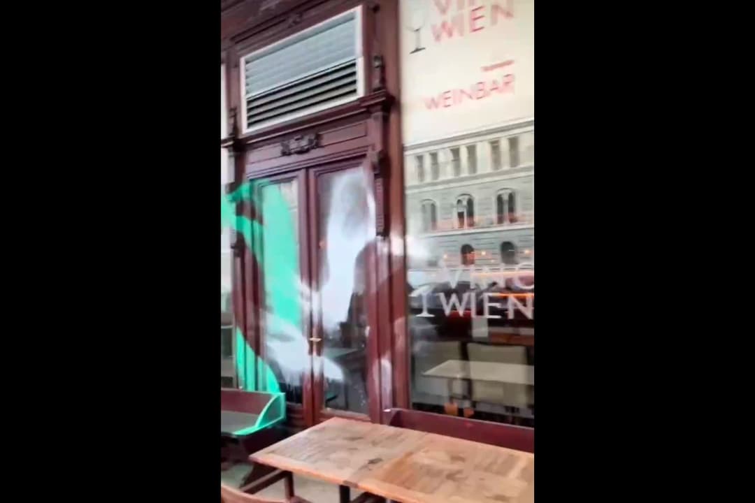 Antifa-Umfeld im Fokus: Zwei Farbanschläge in zwei Nächten auf Weinbar in Wien