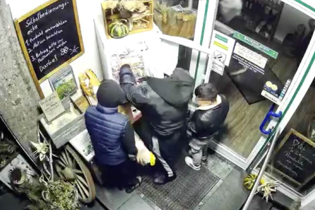 Steiermark: Kühlschrank in Selbstbedienungsladen erneut geplündert – Kinder halfen mit