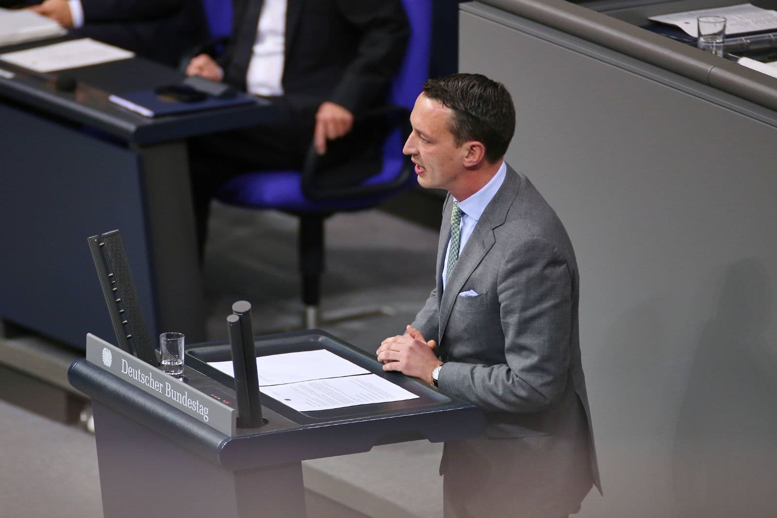 Wenn Wahrheit stört: Bundestag verbietet FREILICH als Quelle