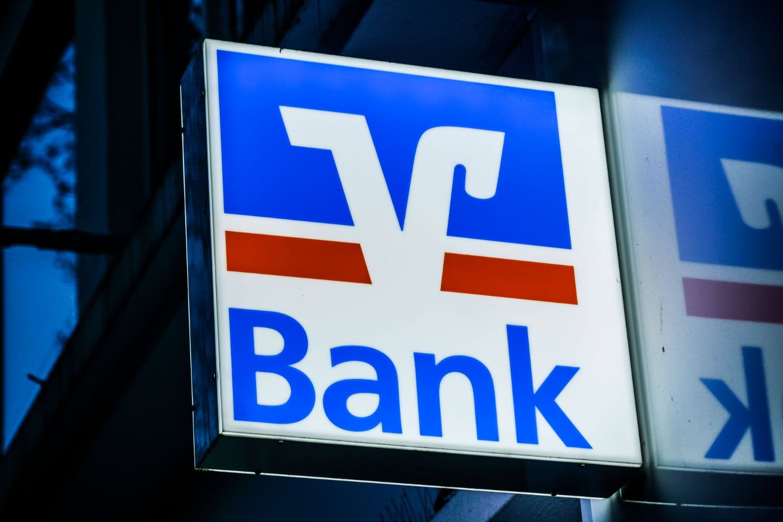 Journalist: „Banken, die die AfD als Kunden haben, sind rechts“