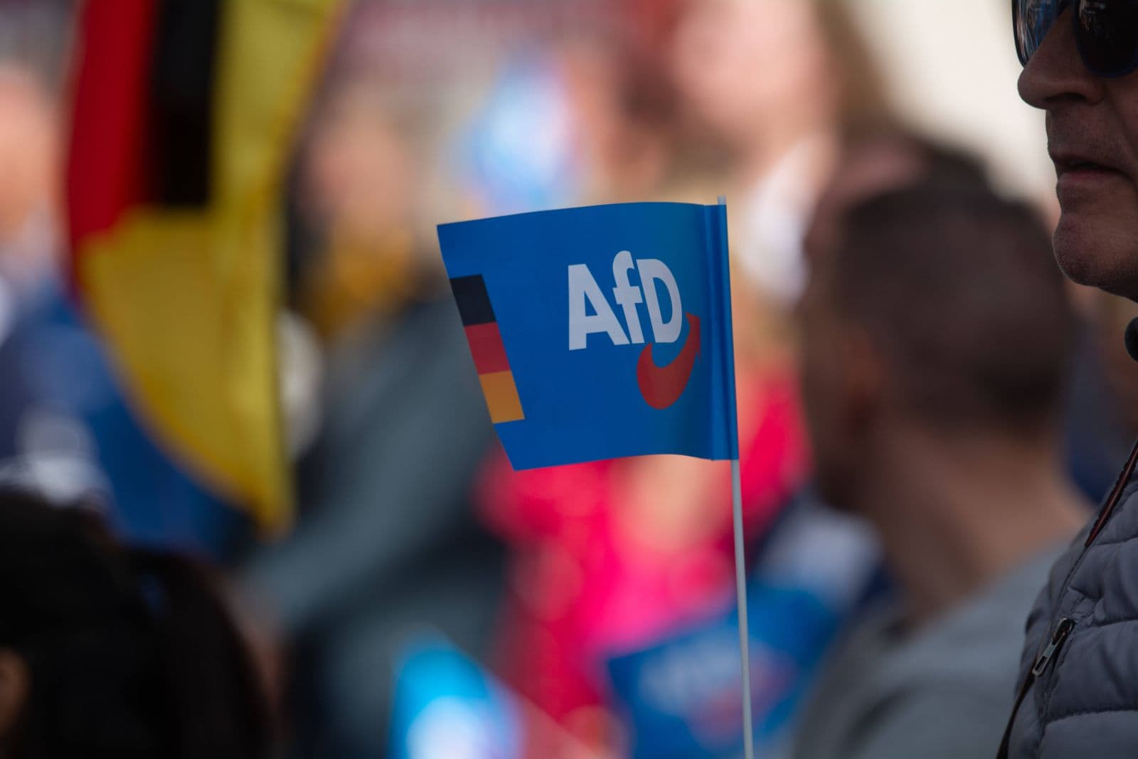 Studie: Deutlicher Anteil der AfD-Wähler sieht Israel als „Landräuber“