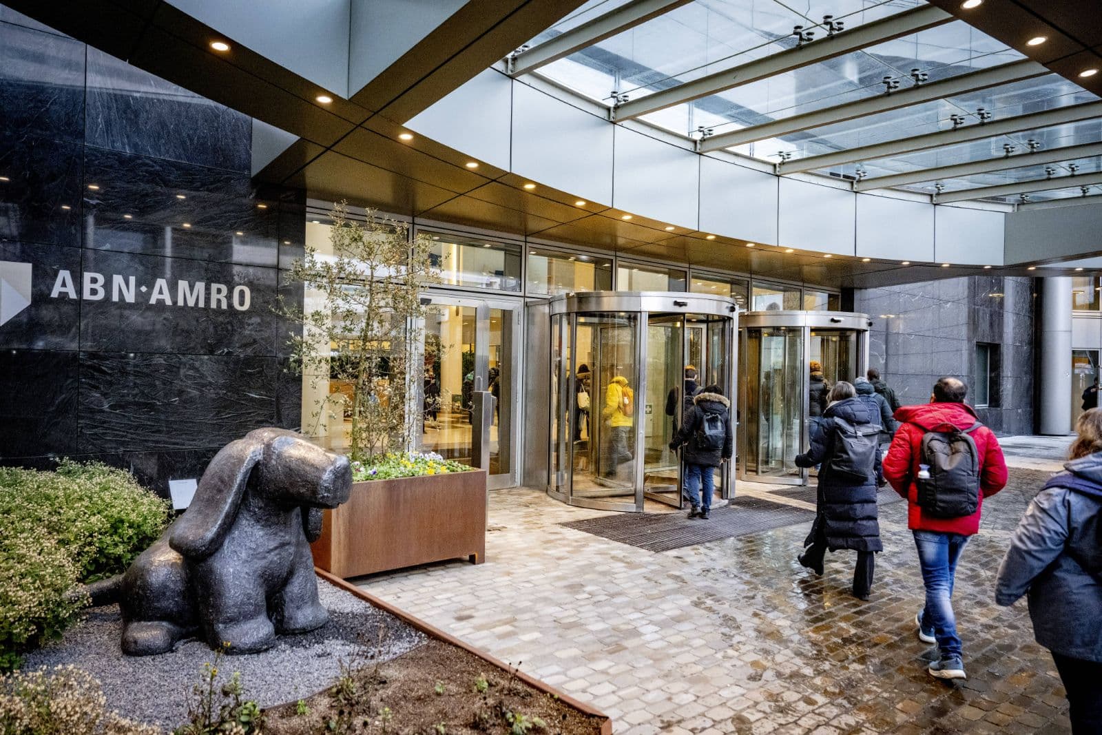 Niederländische Bank plant massiven Stellenabbau – KI soll zentrale Abläufe übernehmen