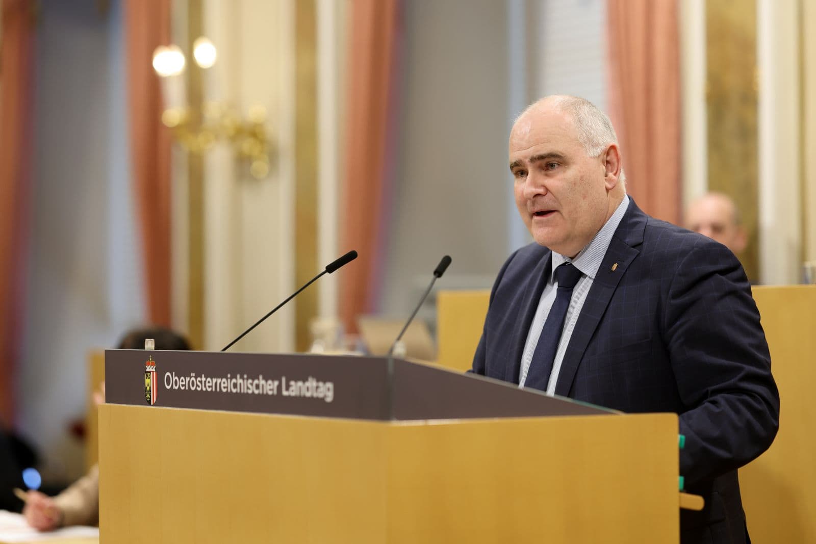 Oberösterreich: Schwarz-Blau positioniert sich als Gegenmodell zur Wiener Schuldenpolitik