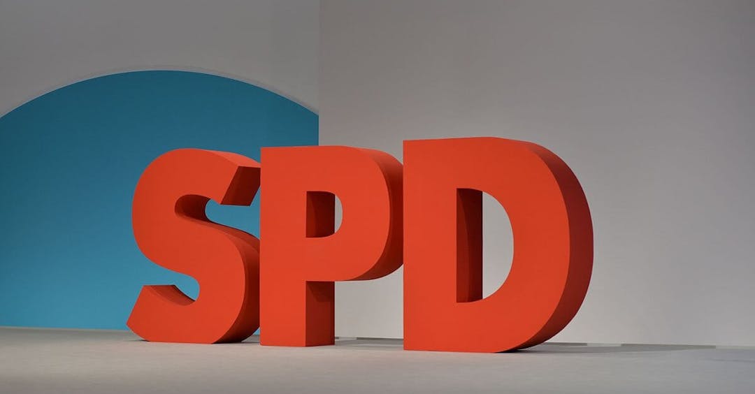 Umstrittene Anzeigen: Berliner CDU wirft SPD-Fraktion Untreue vor