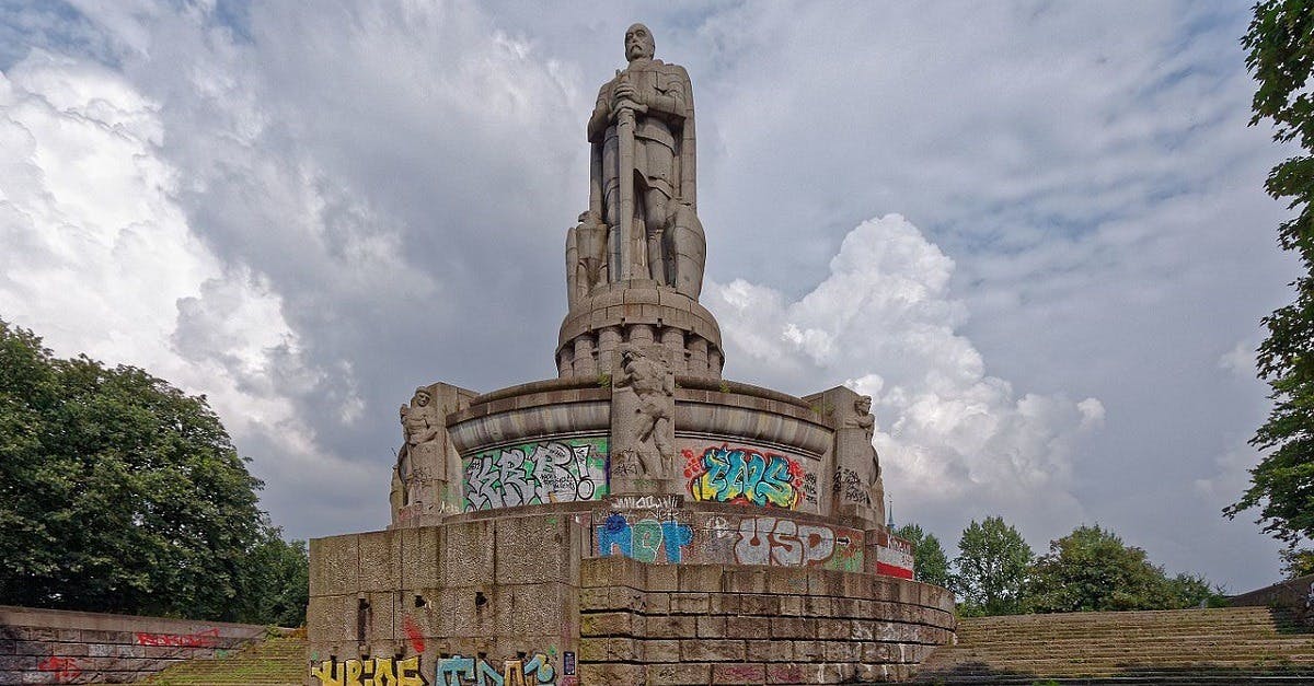 Denkmäler unter Attacke: Hansestadt macht Bismarck platt