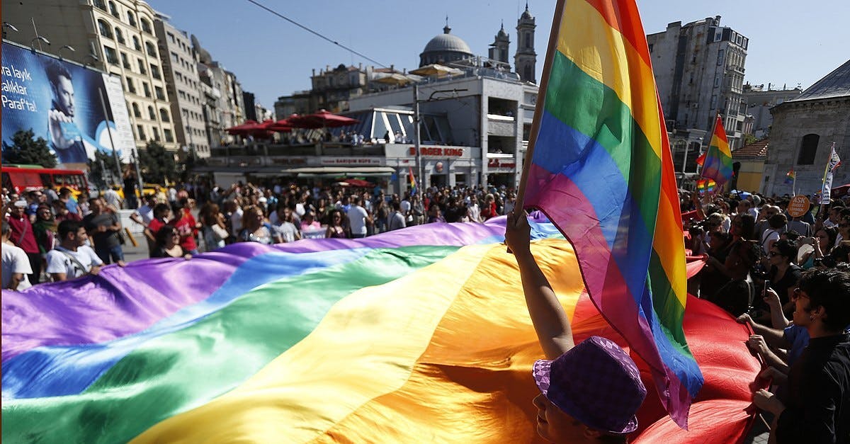 Erdogan will LGBT ausbremsen und traditionelle Familien stärken