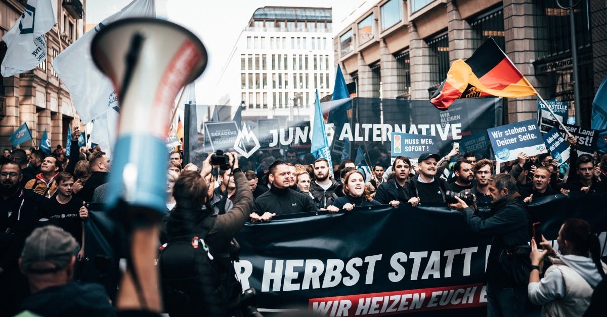 „Unser Land zuerst!“: Mehr als 10.000 Demonstranten bei AfD-Demo