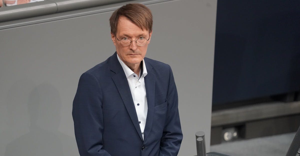 Gesundheitsminister Lauterbach irritiert durch Aussagen zu Silvester-Randalen