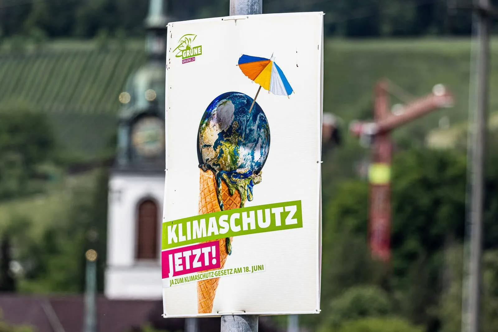 Mehrheit der Schweizer stimmt für neues Klimaschutzgesetz