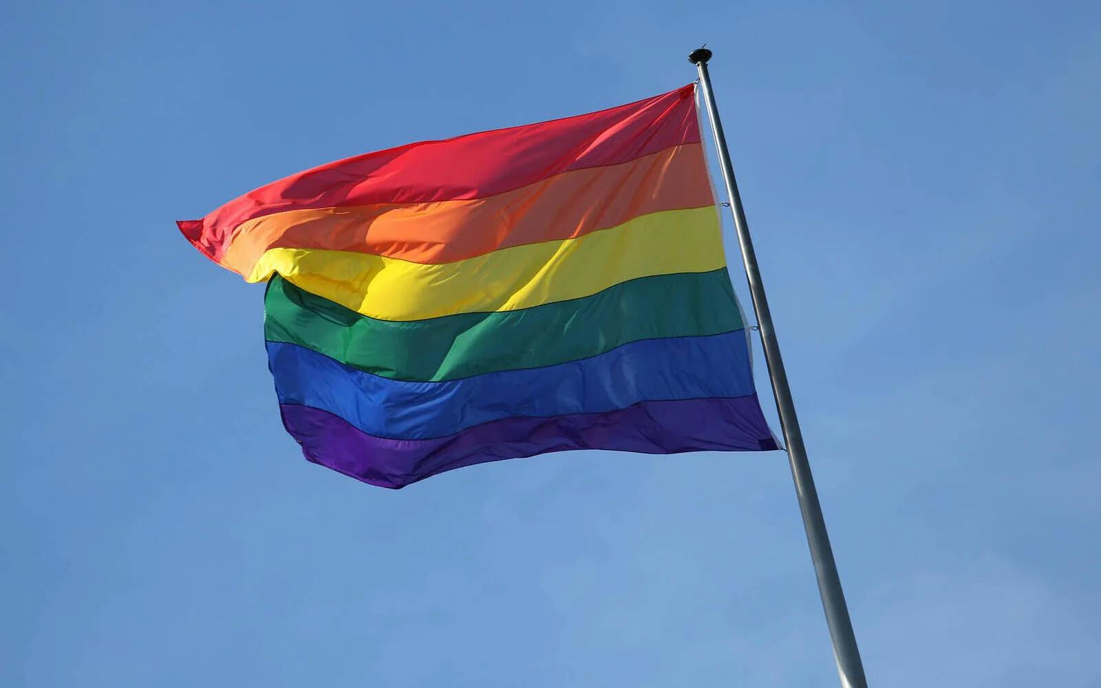 US-Stadt mit muslimischer Stadtratsmehrheit verbannt Regenbogen-Flaggen
