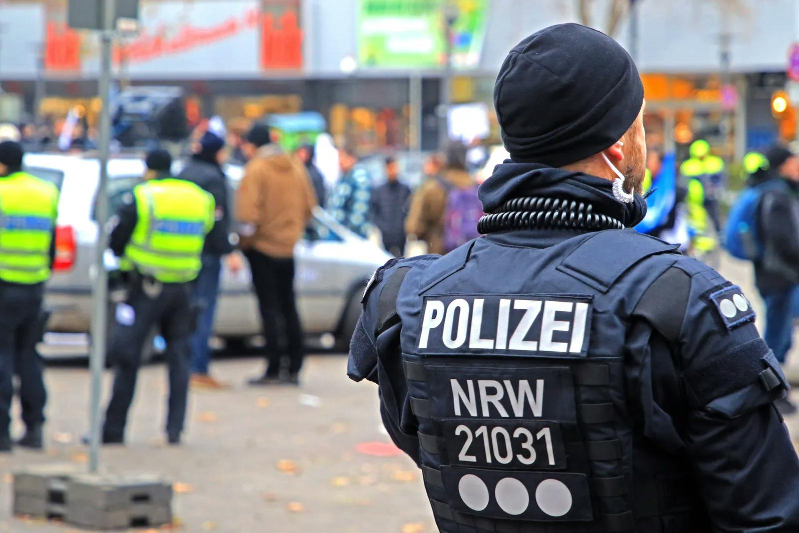Dortmund: Polizei lässt Antifa vor Haus eines AfD-Politikers demonstrieren