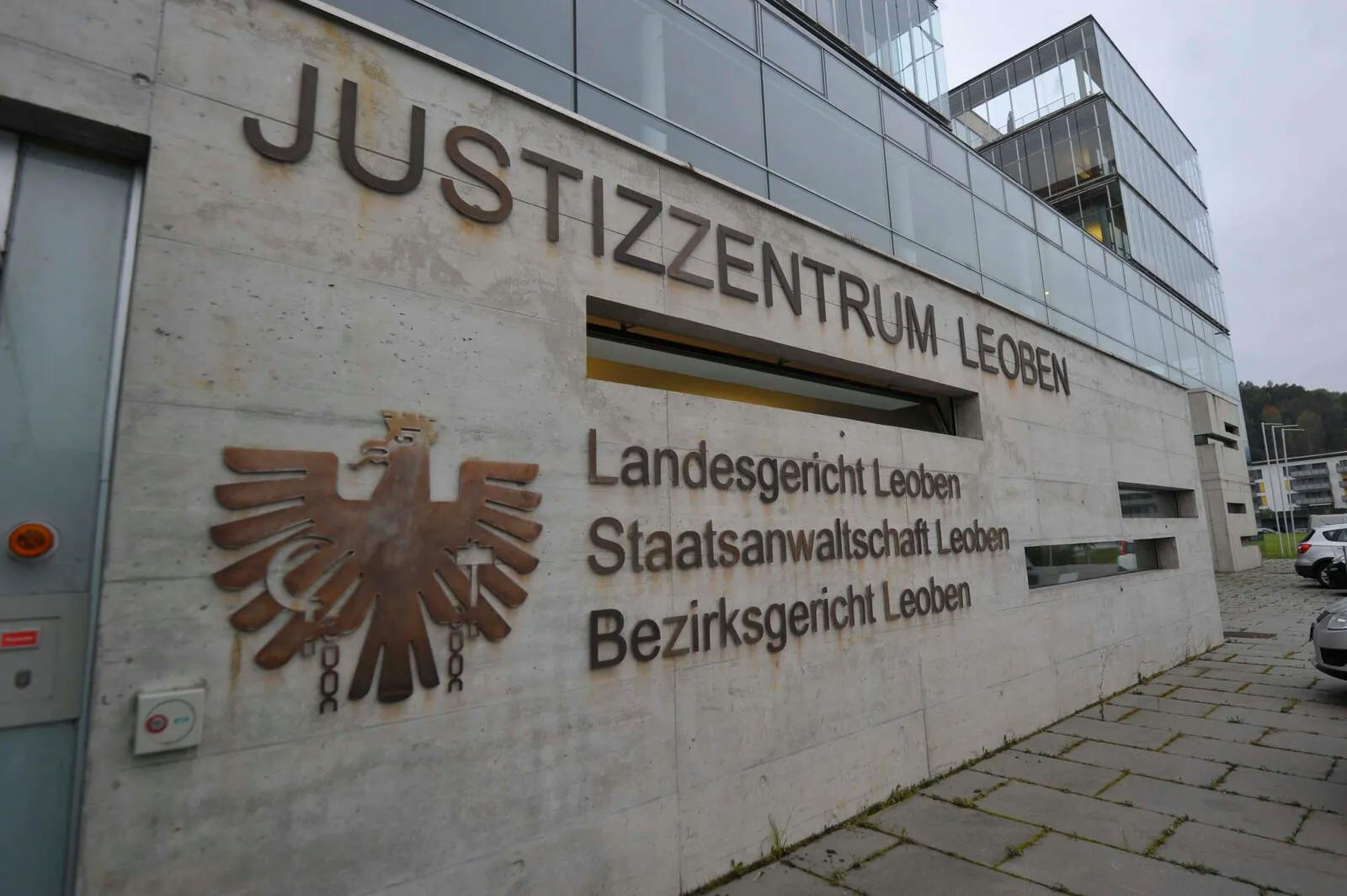 „Justizskandal der Sonderklasse“: Verurteilte Terroristen in Österreich weiterhin auf freiem Fuß