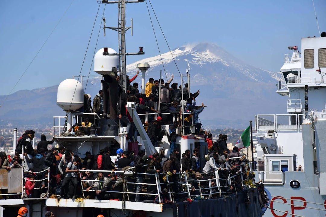 Italienisches Gericht urteilt: Übergabe von Migranten an Libyen ist eine Straftat