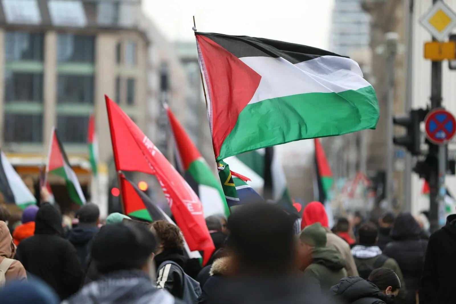 Gaza-Demo entlarvt Migrationsdebatte: „Trotz deutschem Pass fließt palästinensisches Blut in meinem Körper“