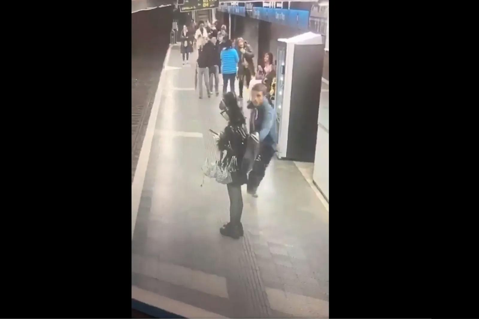 Barcelona: Marokkaner greift mehrere Frauen in U-Bahn-Station an