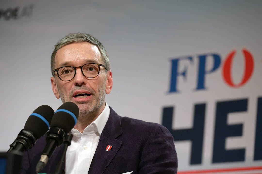 Umfrage: FPÖ bleibt stabil auf Platz 1, SPÖ und ÖVP rutschen ab