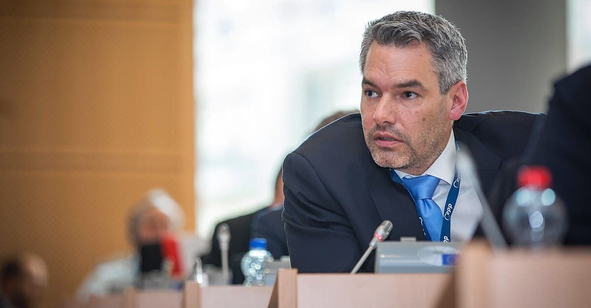 Innenminister Nehammer (ÖVP) für Errichtung grenznaher Asylzentren