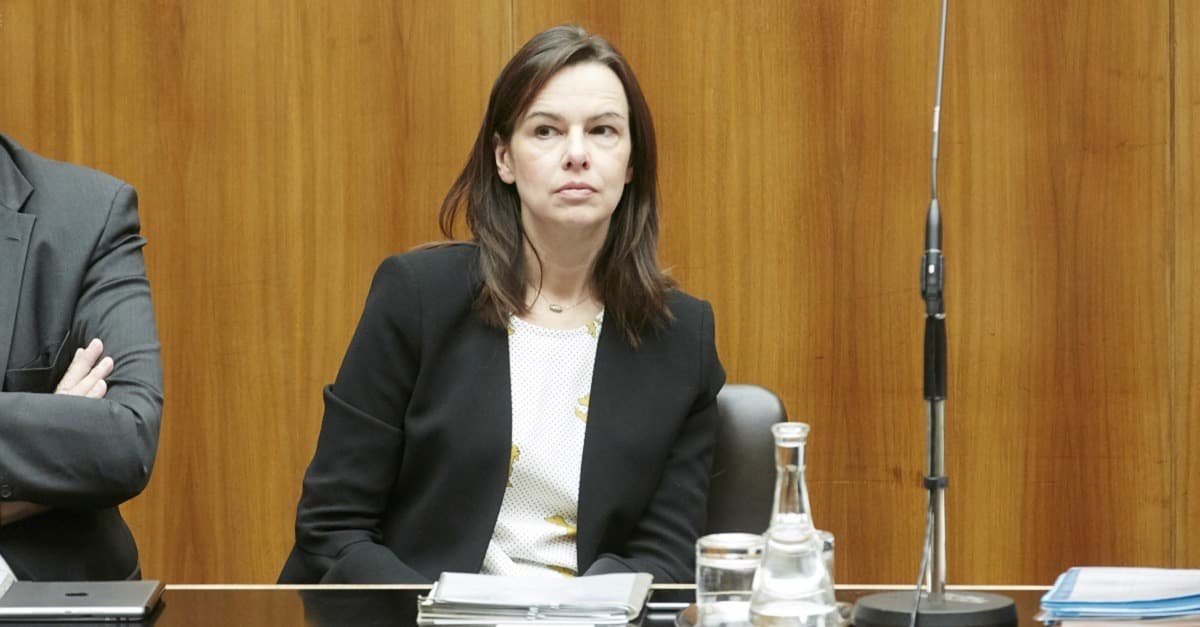 Umfragen-Affäre: Ex-Ministerin Karmasin muss in U-Haft