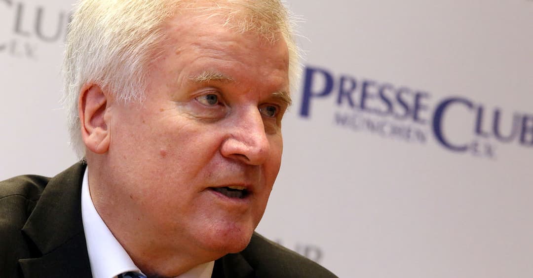 Seehofer erwartet bis zu fünf Millionen Afghanen