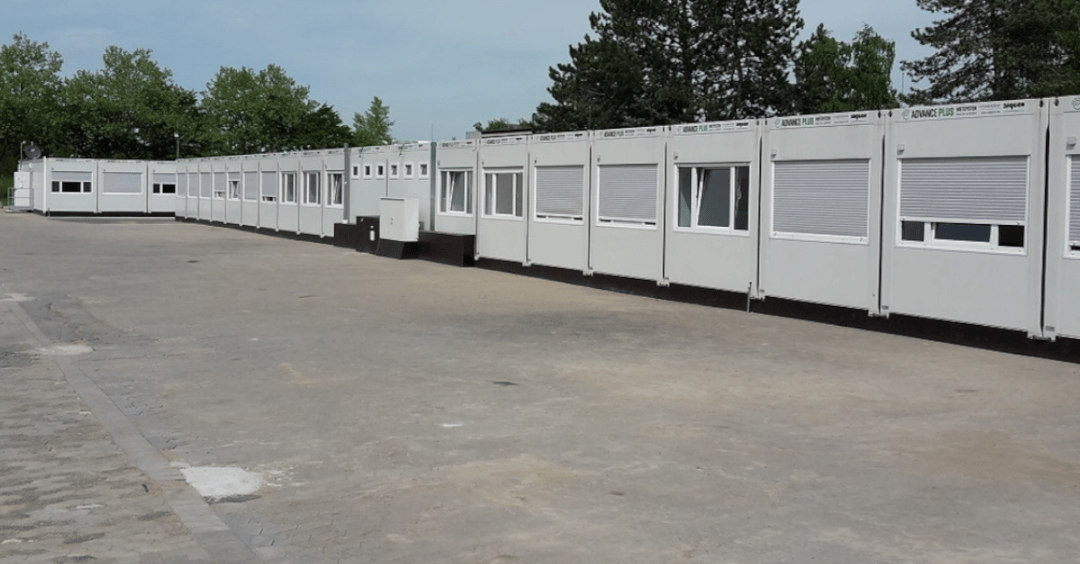 Österreich schickt Griechenland Container für Migrantenlager