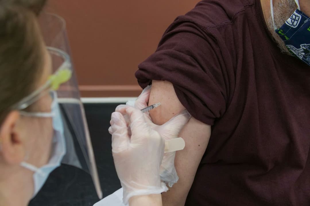 Umfrage zeigt: Nebenwirkungen nach Coronaimpfung bei mehr als jedem sechsten Befragten