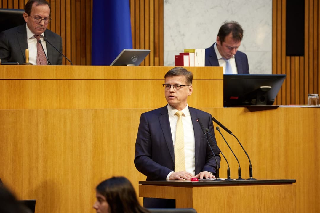 NEOS-Politiker Dengler fordert Umdenken bei „realitätsferner“ Haltung zur Neutralität