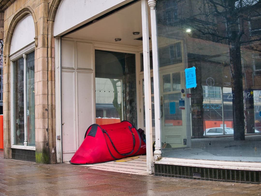 Britische Gemeinden bringen lieber Migranten unter als einheimische Obdachlose