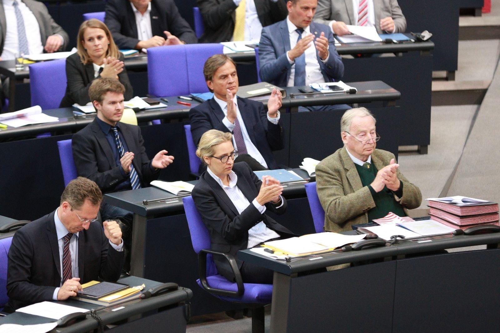 Neue Umfrage: Union bleibt stärkste Kraft, AfD knackt 20-Prozent-Marke